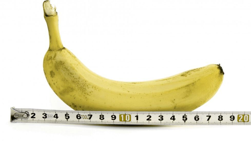 mesure du pénis après agrandissement avec gel en utilisant l'exemple d'une banane