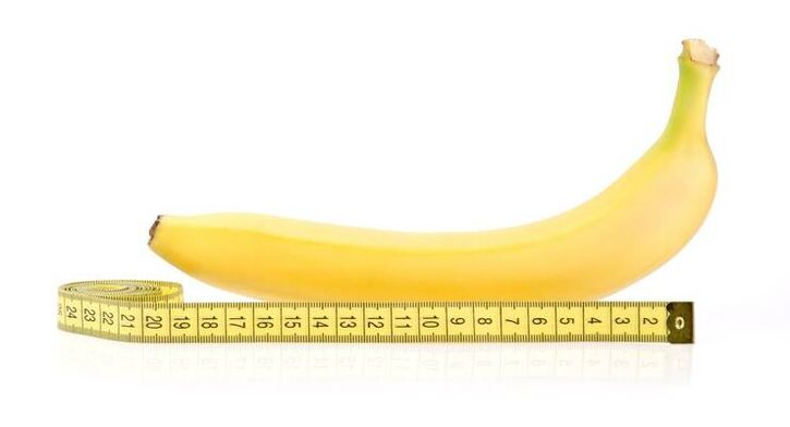mesure du pénis avant l'agrandissement en utilisant l'exemple d'une banane