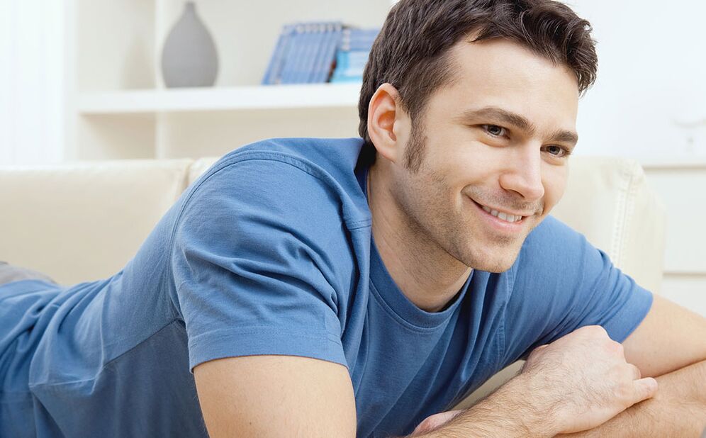 Homme satisfait